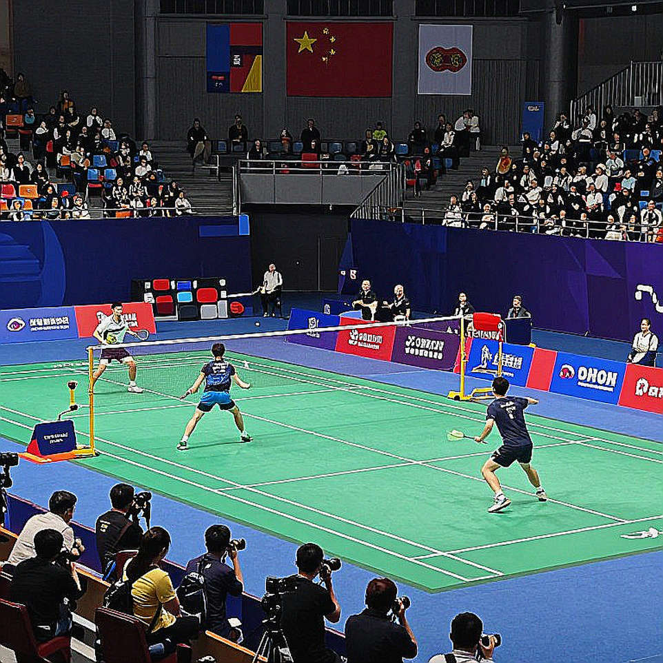 Alwi Farhan tập cùng Kento Momota trước Asian Games 2026: Khi huyền thoại mở đường cho người kế nhiệm