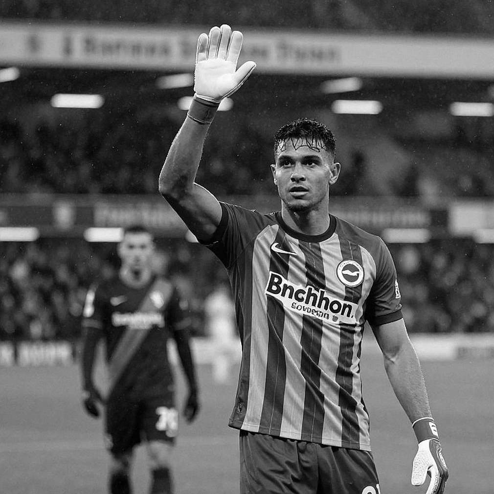 Yokohama F. Marinos ra mắt áo đấu thứ ba “TIMELESS”: Màu navy và câu chuyện thương hiệu đằng sau năm ngôi sao