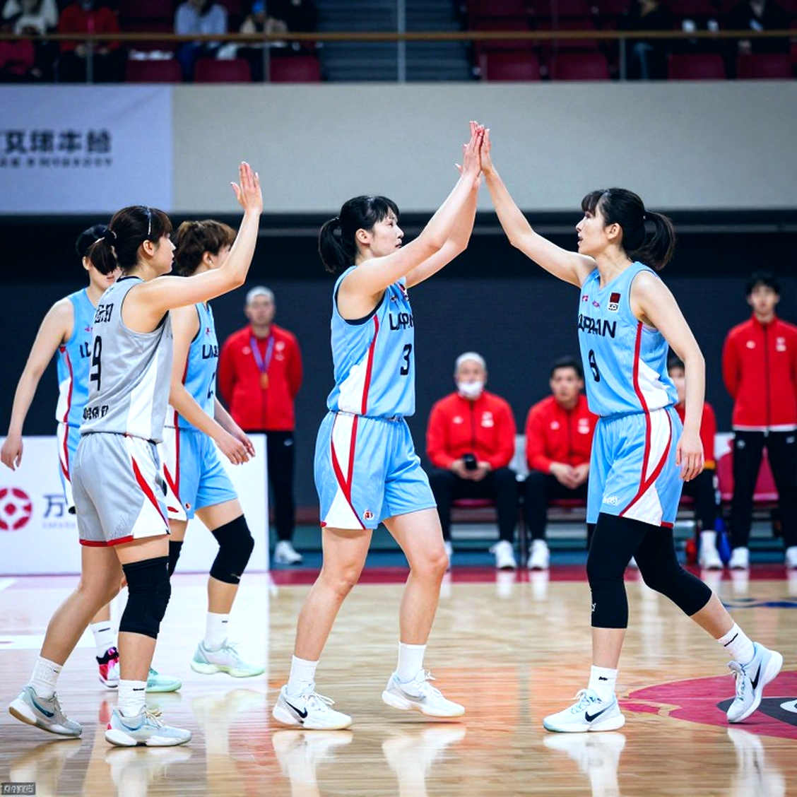 Chín phần đều trống: V-League và nghề sản xuất tin chuyển nhượng rỗng