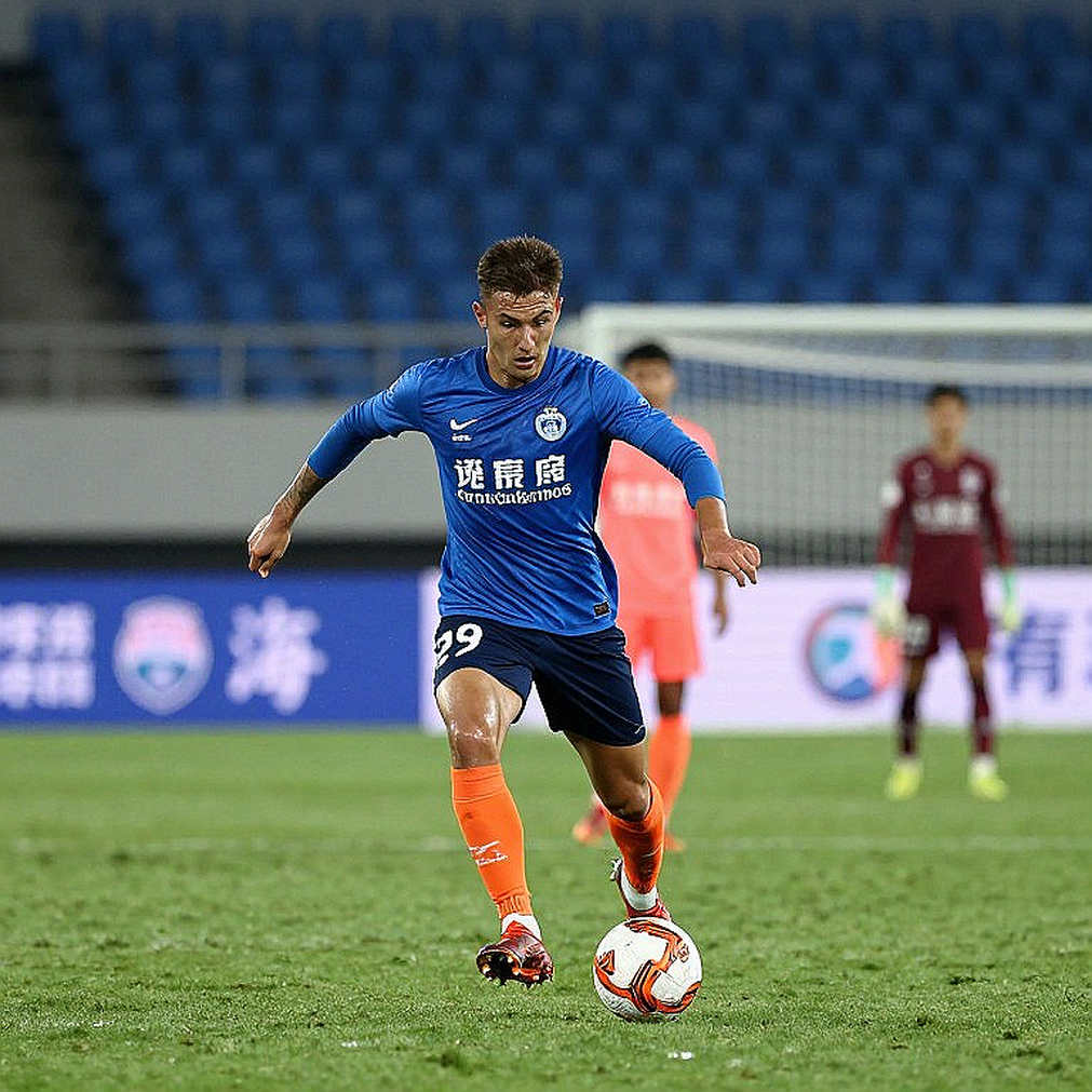 Phút 75 của V.League: Luật thay 5 người và cuộc chiến tiêu hao không ai nhìn thấy