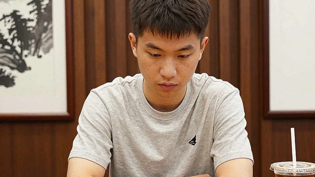 The Scotch Opening: When a “Harmless” Move Became a King’s Weapon and Mikhalchishin’s Simple Recipe to Defuse It The Scotch Opening: When a “Harmless” Move Became a King’s Weapon and Mikhalchishin’s Simple Recipe to Defuse It