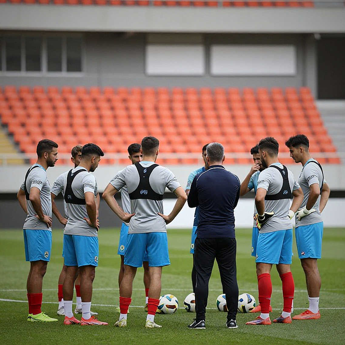 Two Defenders and One U-20 Midfielder: Where El Tri Looks Thin in the Márquez Era Two Defenders and One U-20 Midfielder: Where El Tri Looks Thin in the Márquez Era