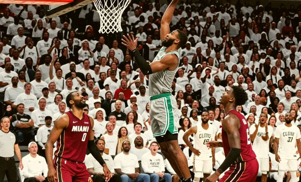 Marcus Smart đau cẳng tay: chiều sâu hàng hậu vệ Houston bị đem ra mổ xẻ