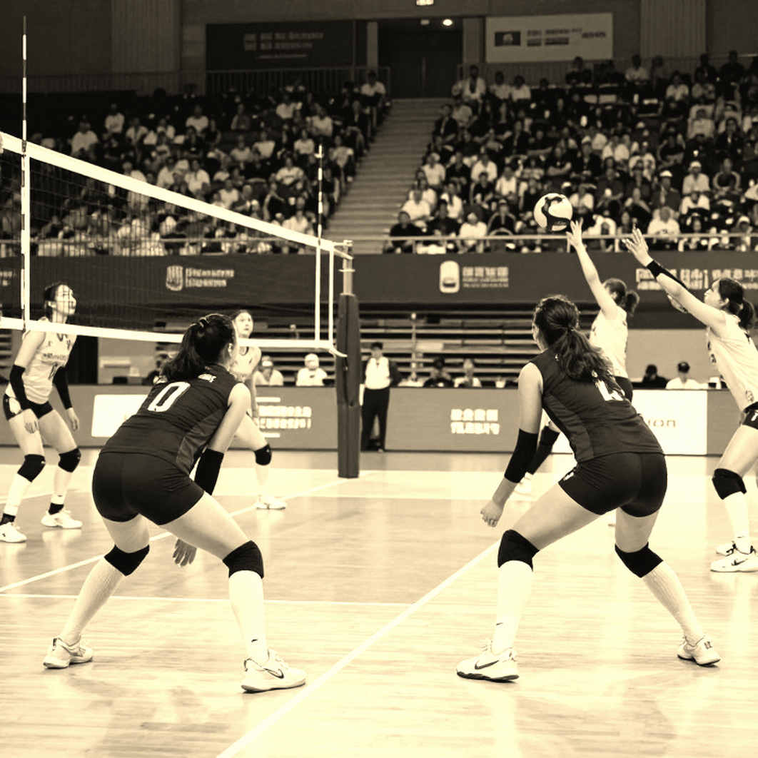 Nebraska quét Creighton 3-0: một set đấu mang giá trị âm và kỷ lục 15.405 khán giả