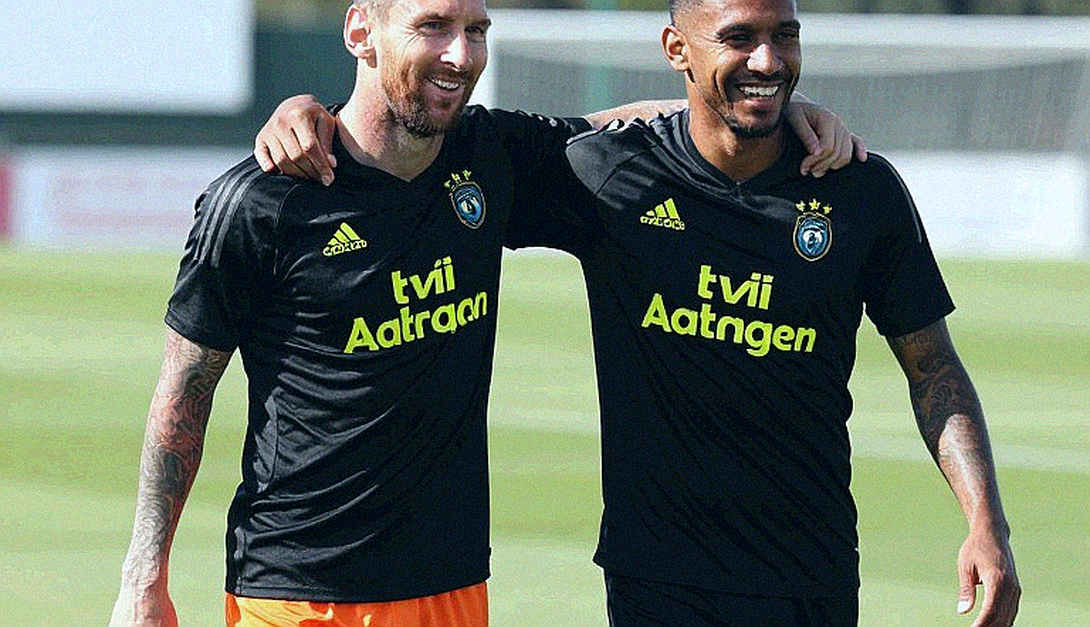 Buffon và bài thơ kỳ vọng: 'Về đích đầu tiên sẽ là công việc phi thường' Buffon và bài thơ kỳ vọng: 'Về đích đầu tiên sẽ là công việc phi thường'