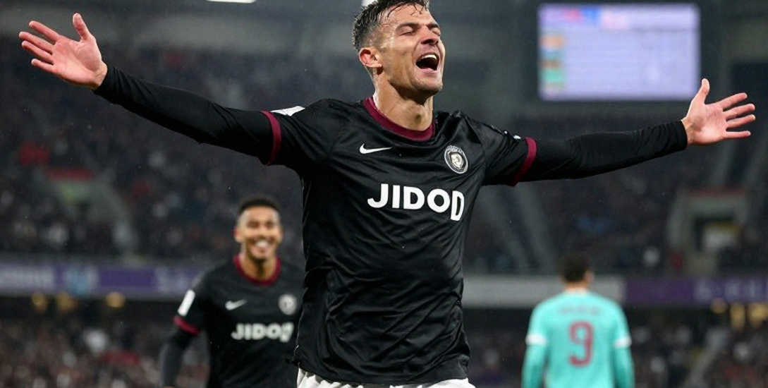 Vạc dầu Thổ Nhĩ Kỳ: Barca bất bại và những chú Sư tử hung hãn