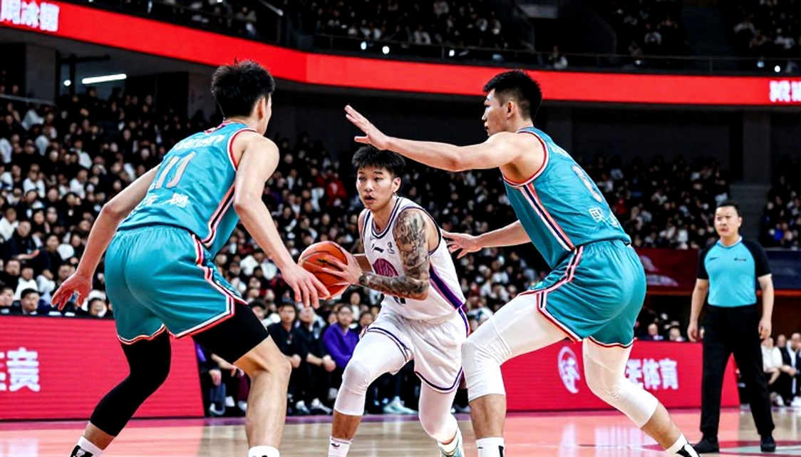 Thomas Walkup và bản hợp đồng kỷ lục không có định lượng: Cú lật bàn cờ của Dubai ở EuroLeague