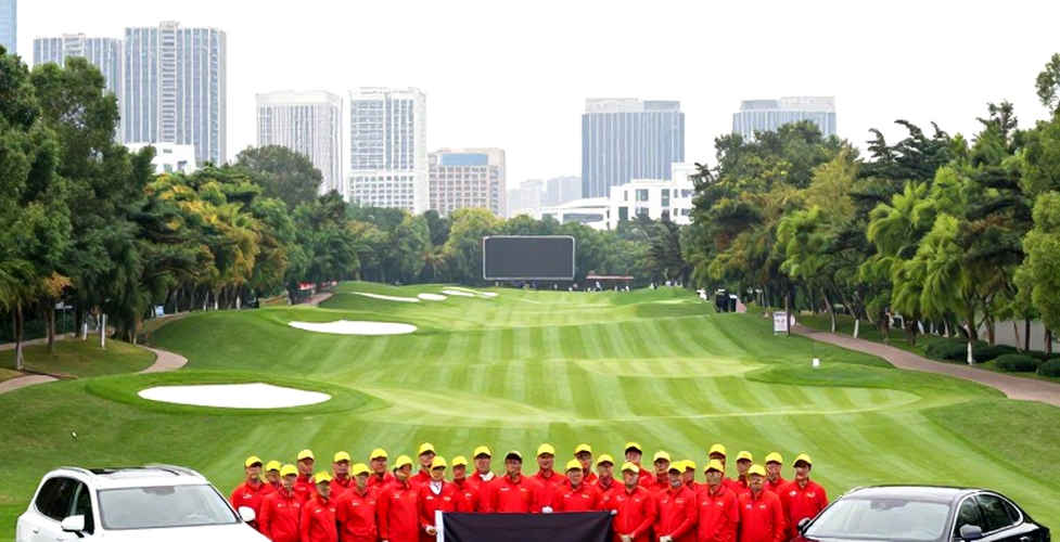Túi golf hạng sang: dây đeo xoay 8 điểm, giá và trọng lượng đều vắng mặt