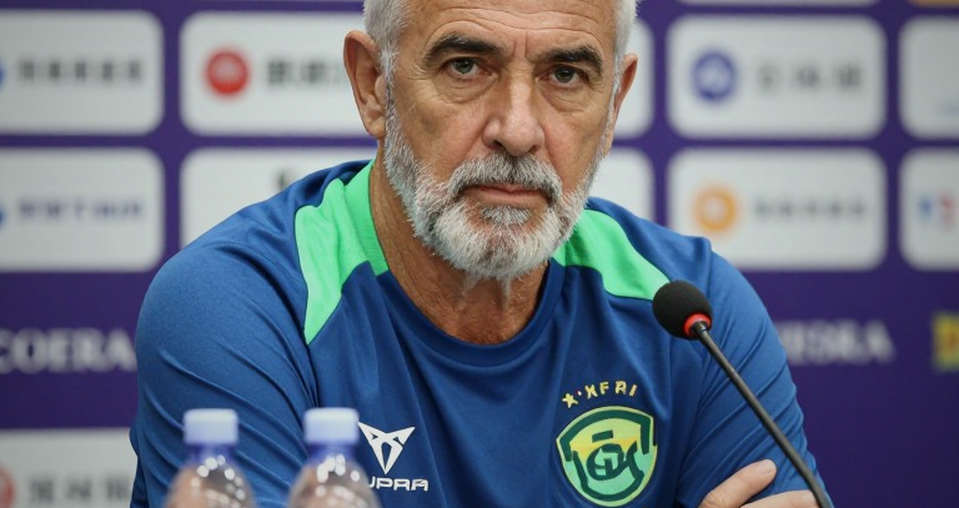 Bảng dữ liệu trống và cái bẫy kết luận vội trong phòng phân tích V.League